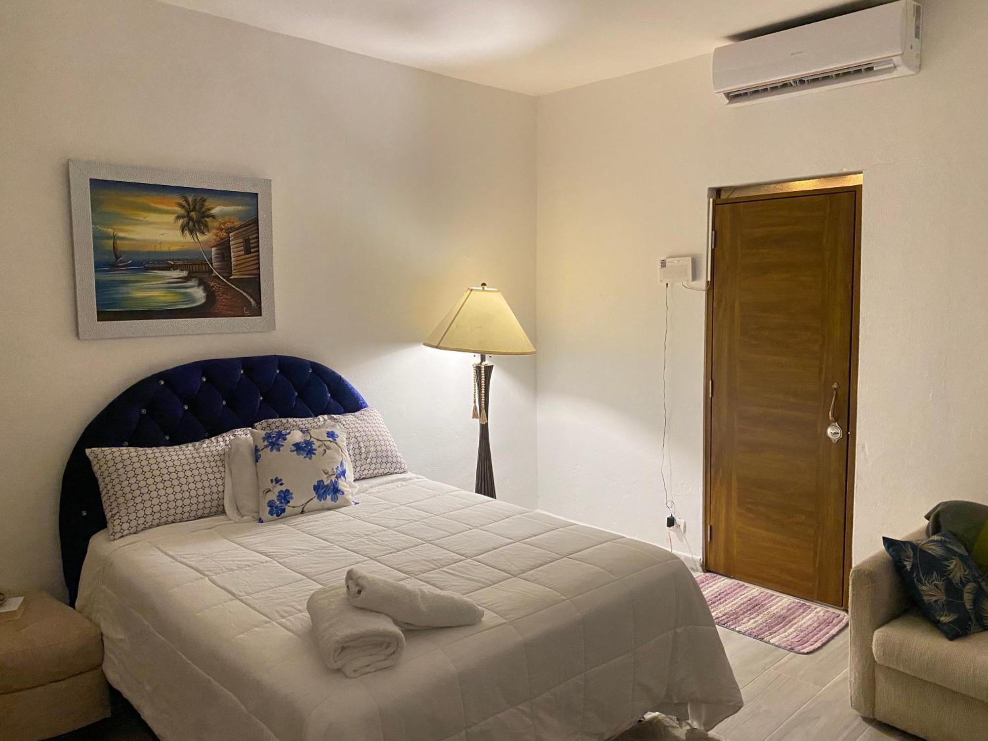Only Room By Merengue House, 8 Minutos Airport Monte Adentro  Экстерьер фото